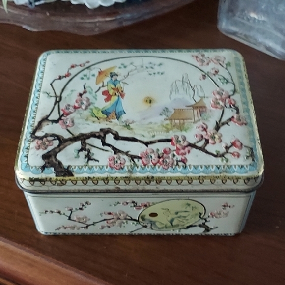 Vintage tin box πΈπ±πΊ Japanese scene by Holland Container